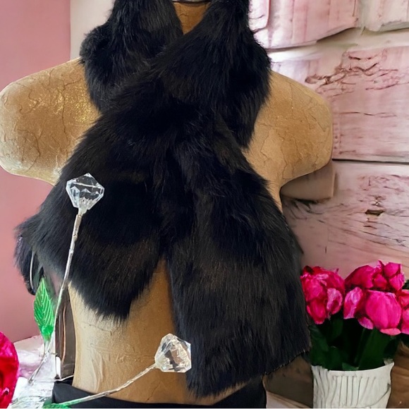 Unreal Fur Accessories - NWOT Black Faux UNREAL Fur Stole